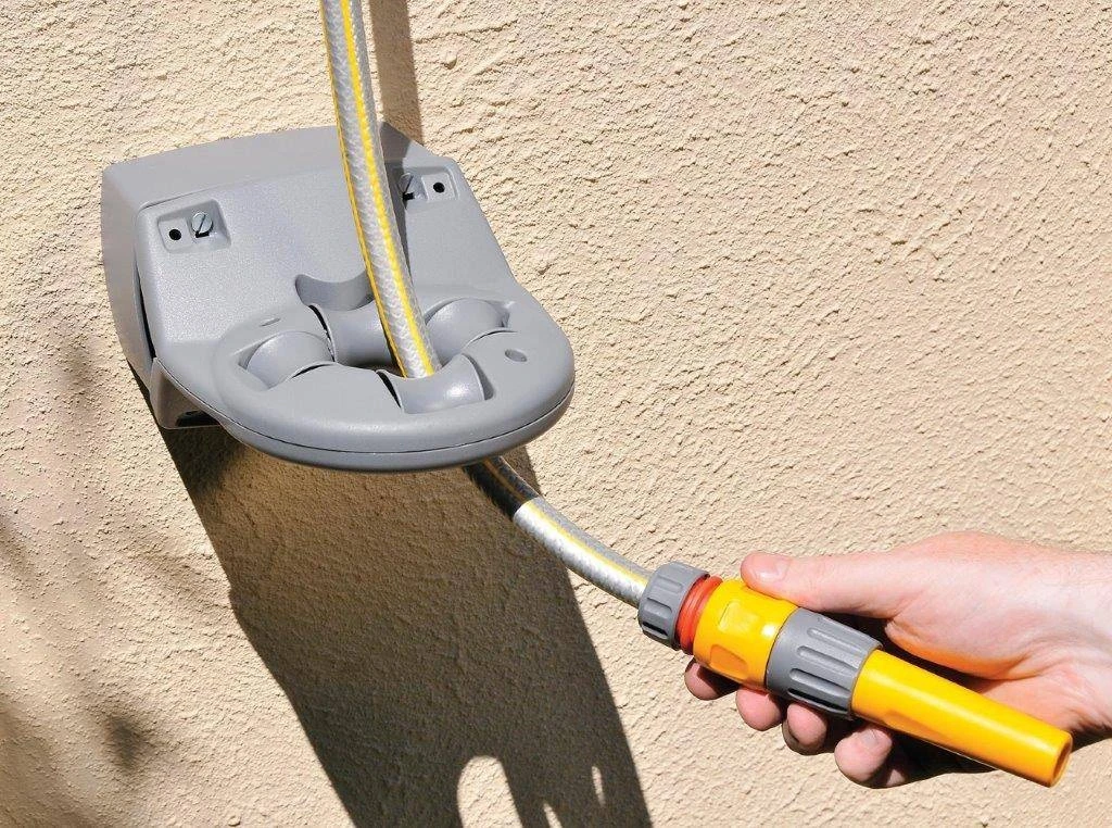 Hozelock Universal Hose Guide 4 Hozelock Universal Hose Guide - Image 2