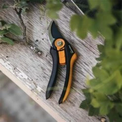 Fiskars Plus SmartFit Pruner Bypass P541 -Outdoor Garden Store 47119 1972